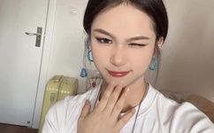 双指探洞破花苞